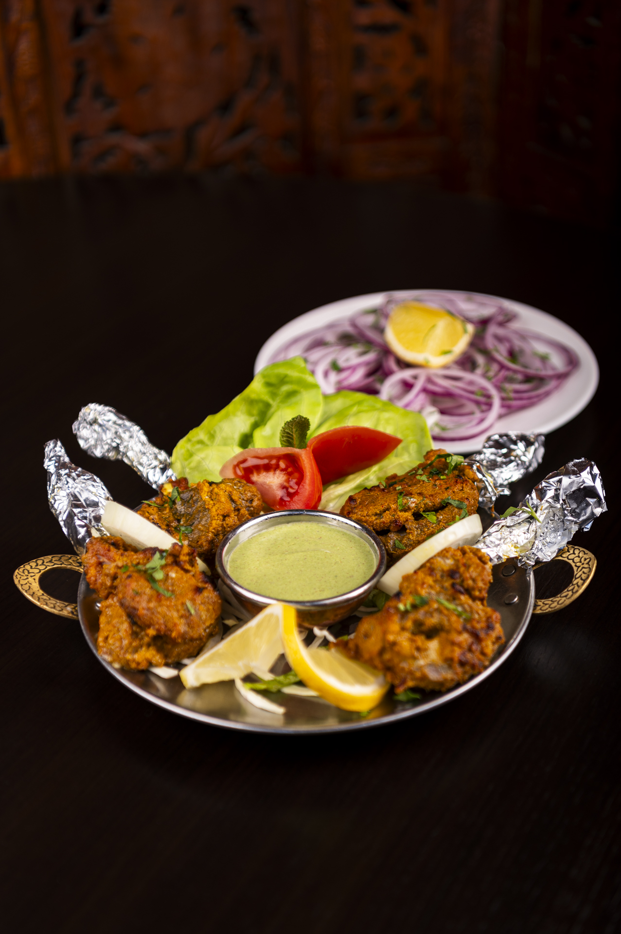 A  Tandoor és a tandoori ételek világa: amit egy 480 fokos agyagsütő hozzátesz az indiai konyhához